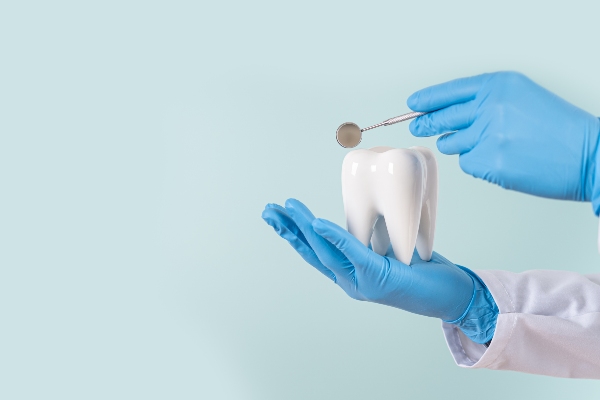 The Early Signs Of Failing Dental Crowns