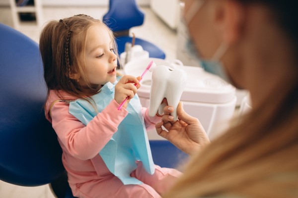 Kids' Dentist Answers: What is Baby Bottle Tooth Decay? - Smiles Dentistry  4 Kids